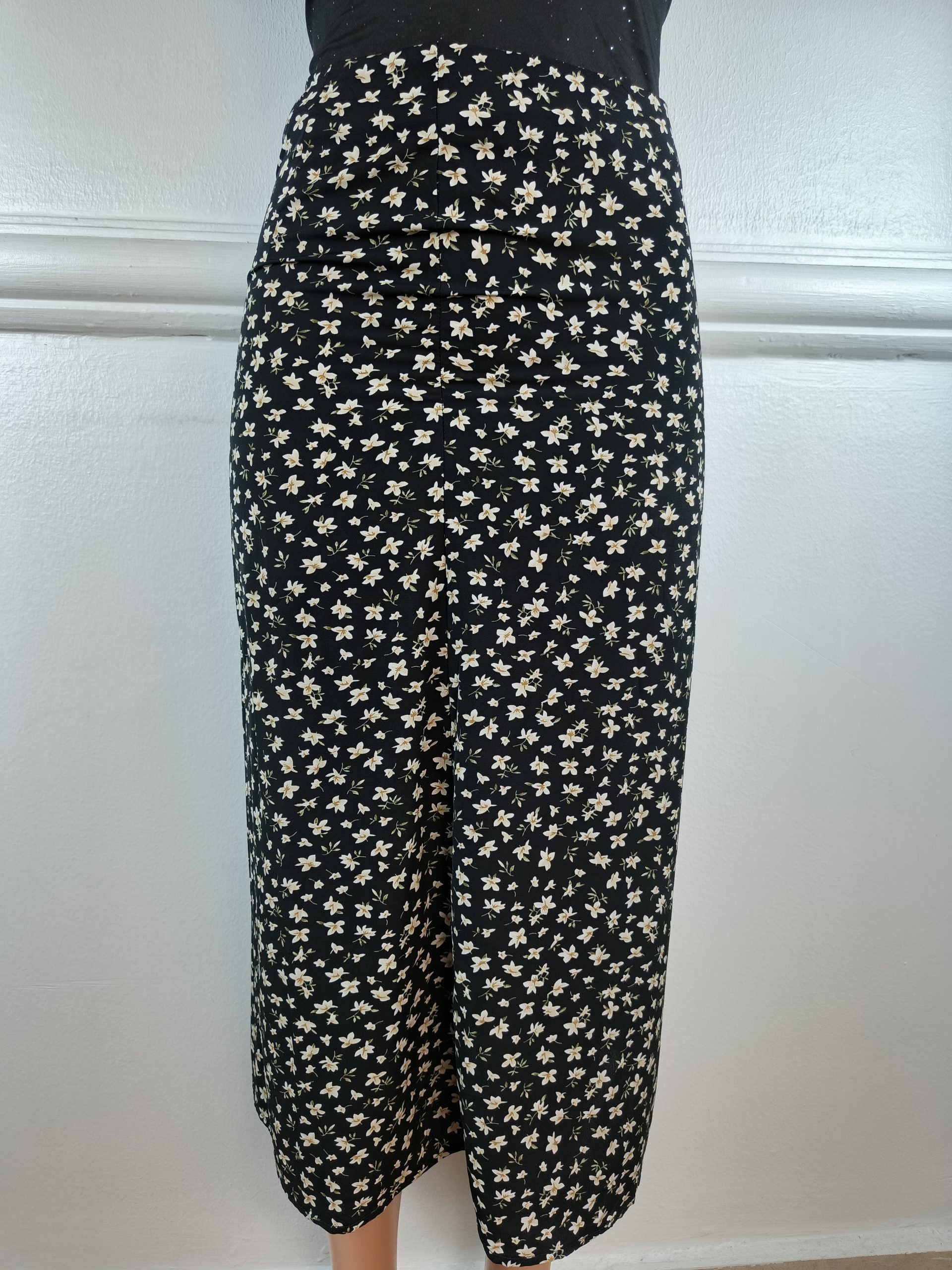 SKIRT UK 8, L-32 INCHES image 0