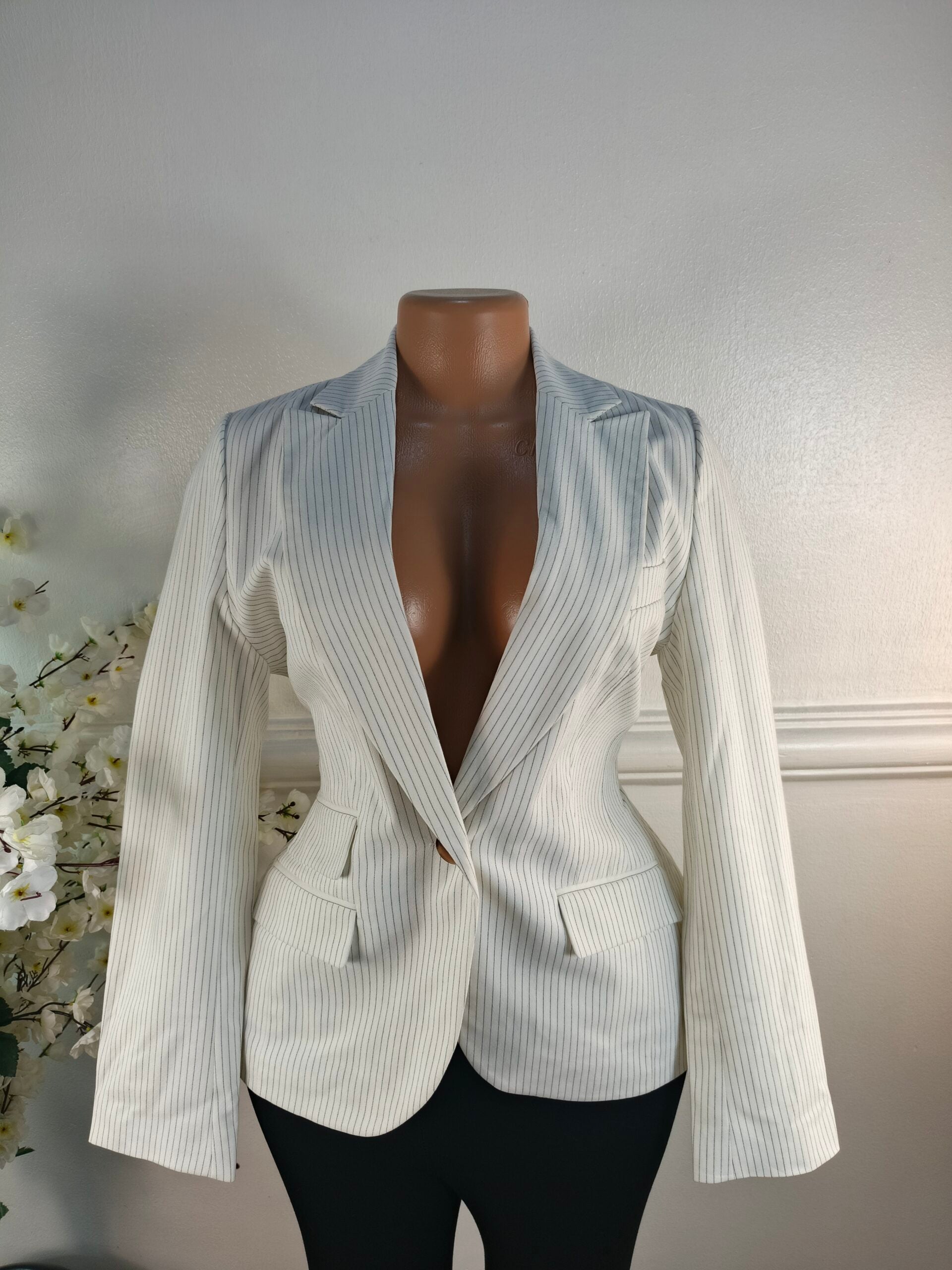 BLAZER UK SIZE 12 [LENGTH 26 INCHES, WHITE] image 0