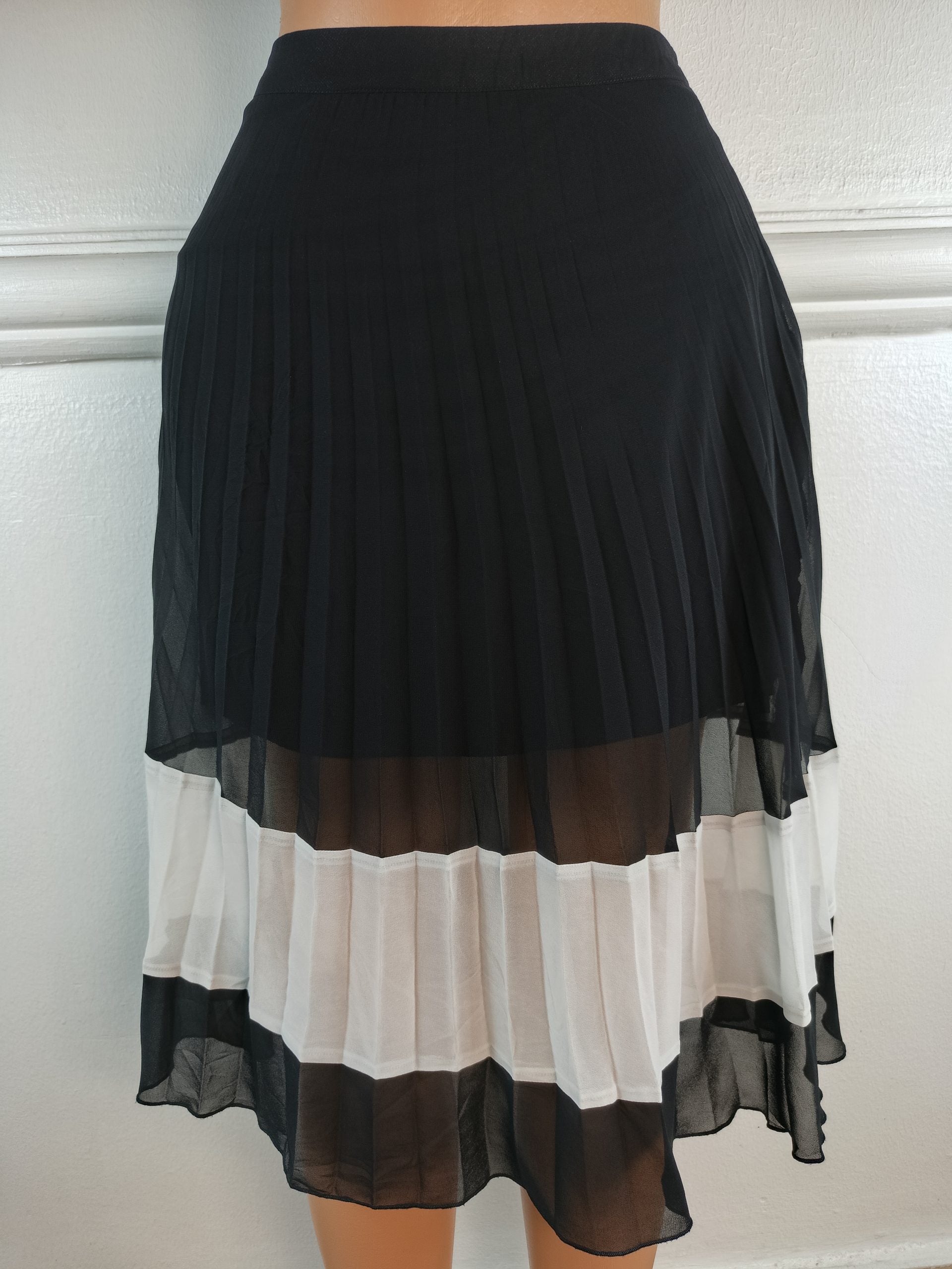 SKIRT UK 10, L-28 INCHES image 0