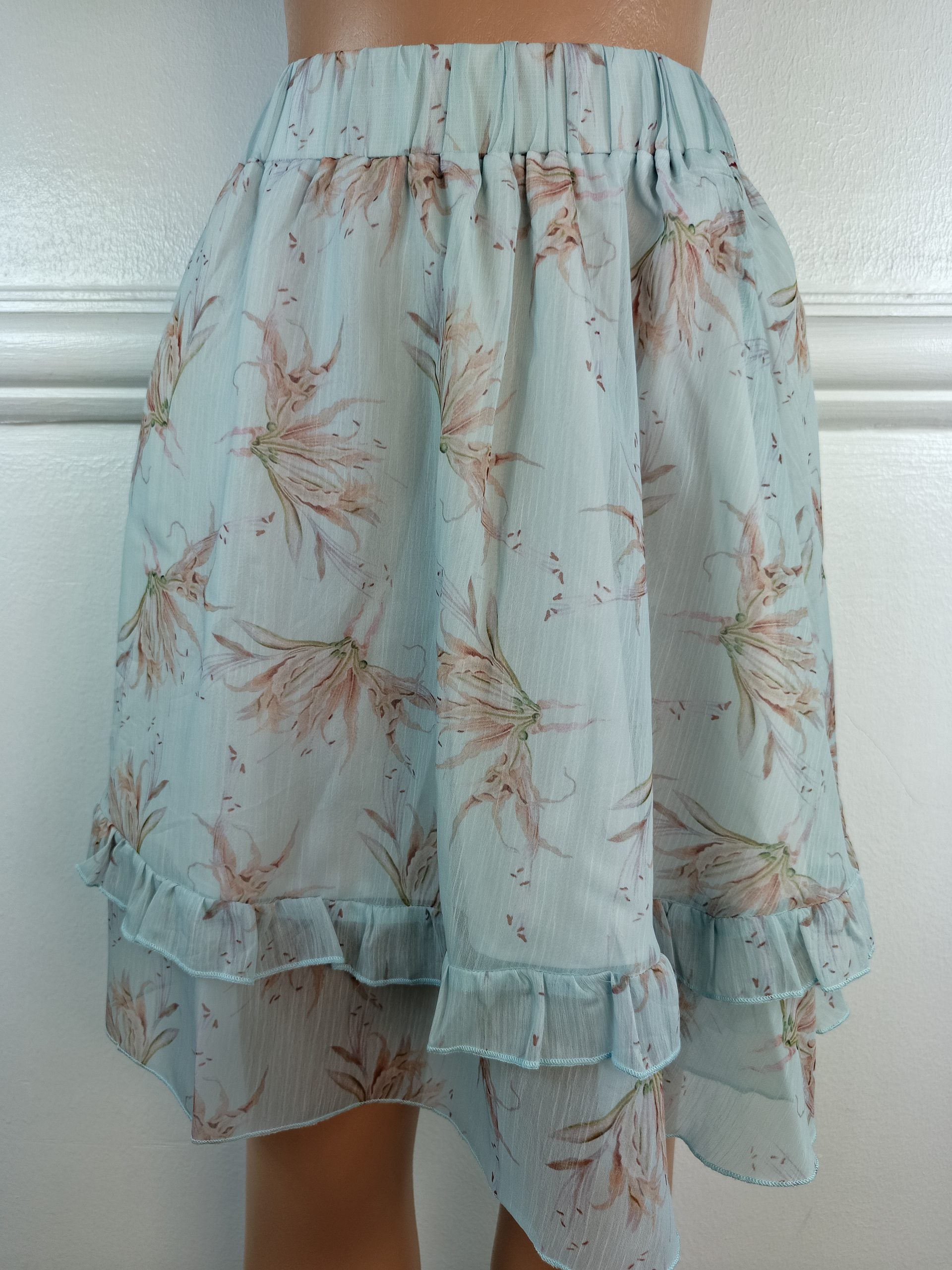SKIRT UK 14, L-21 INCHES image 0