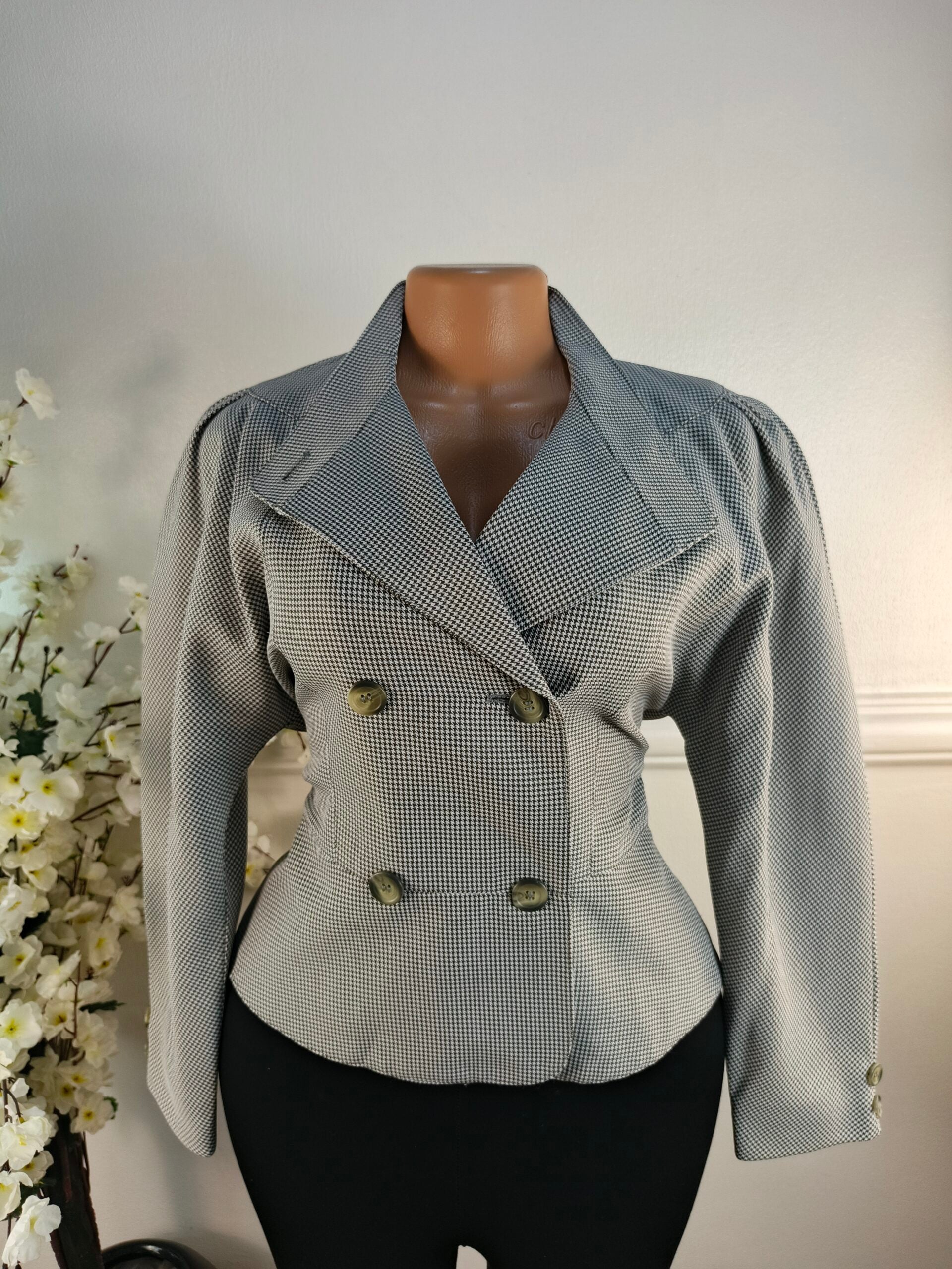 BLAZER UK SIZE 10 [LENGHT 22 INCHES, TWID] image 0