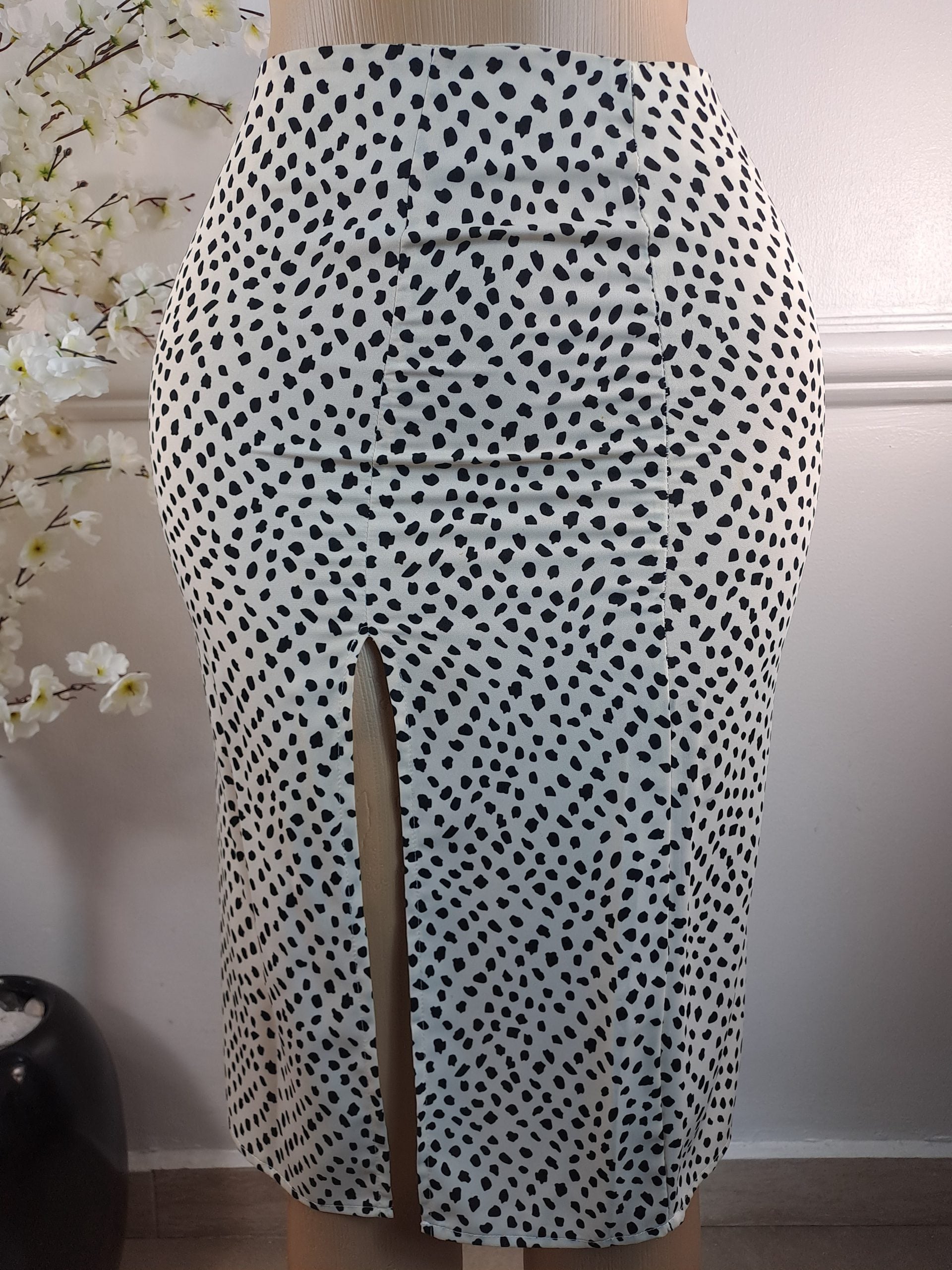 SHEIN UK 6, L-27 INCHES image 0