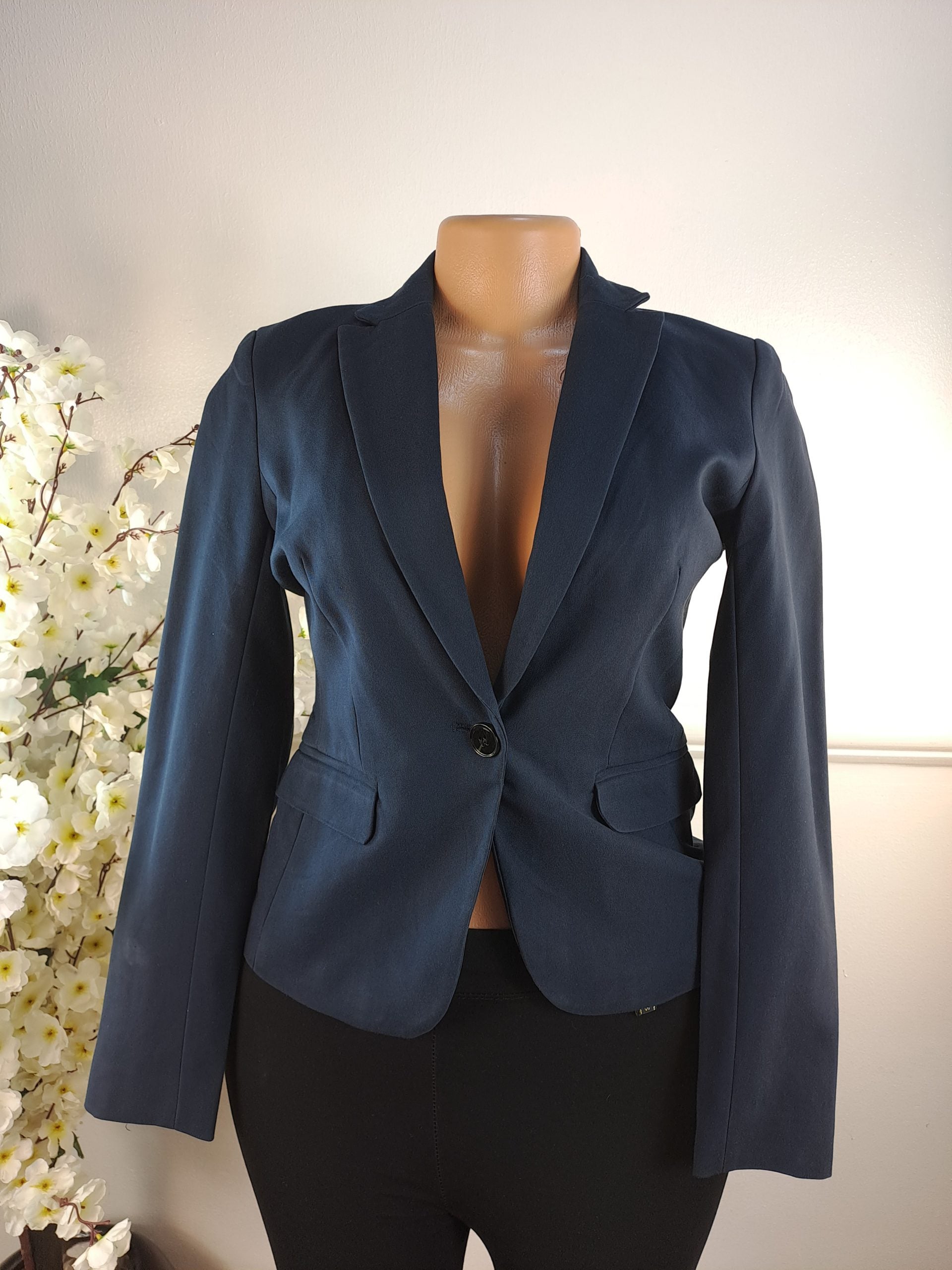 H&amp;M UK SIZE 6 [LENGHT 22 INCHES] image 0
