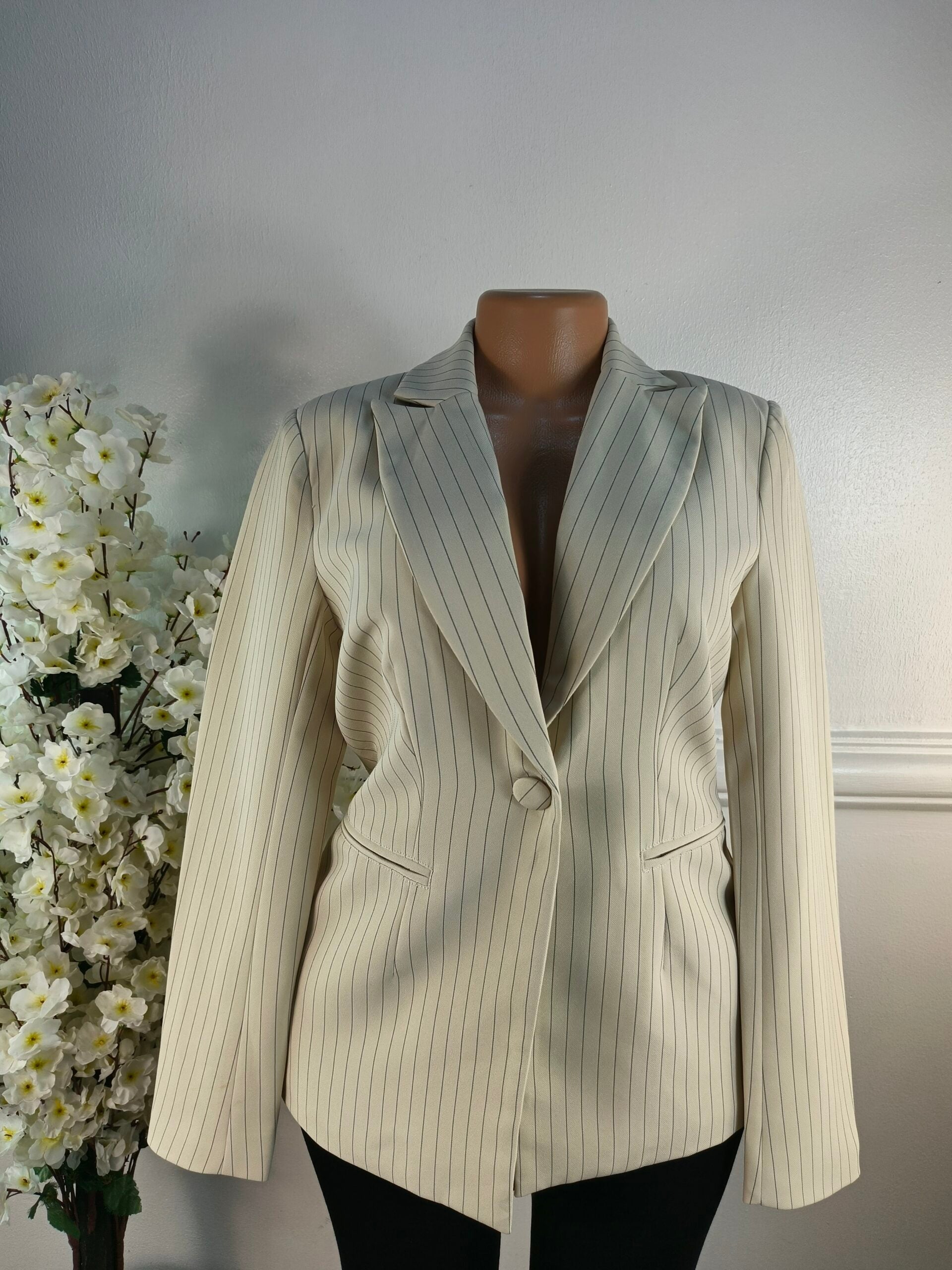 4TH RECKLESS UK SIZE 10 [LENGTH 27 INCHES, CREAM] image 0