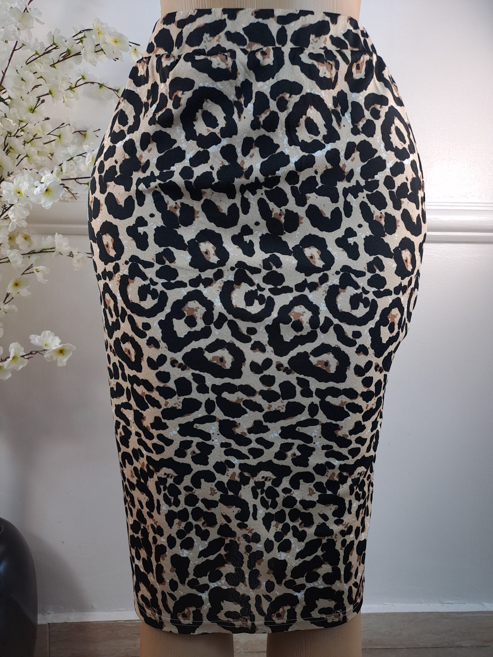 SKIRT UK 10, L-27 INCHES image 0