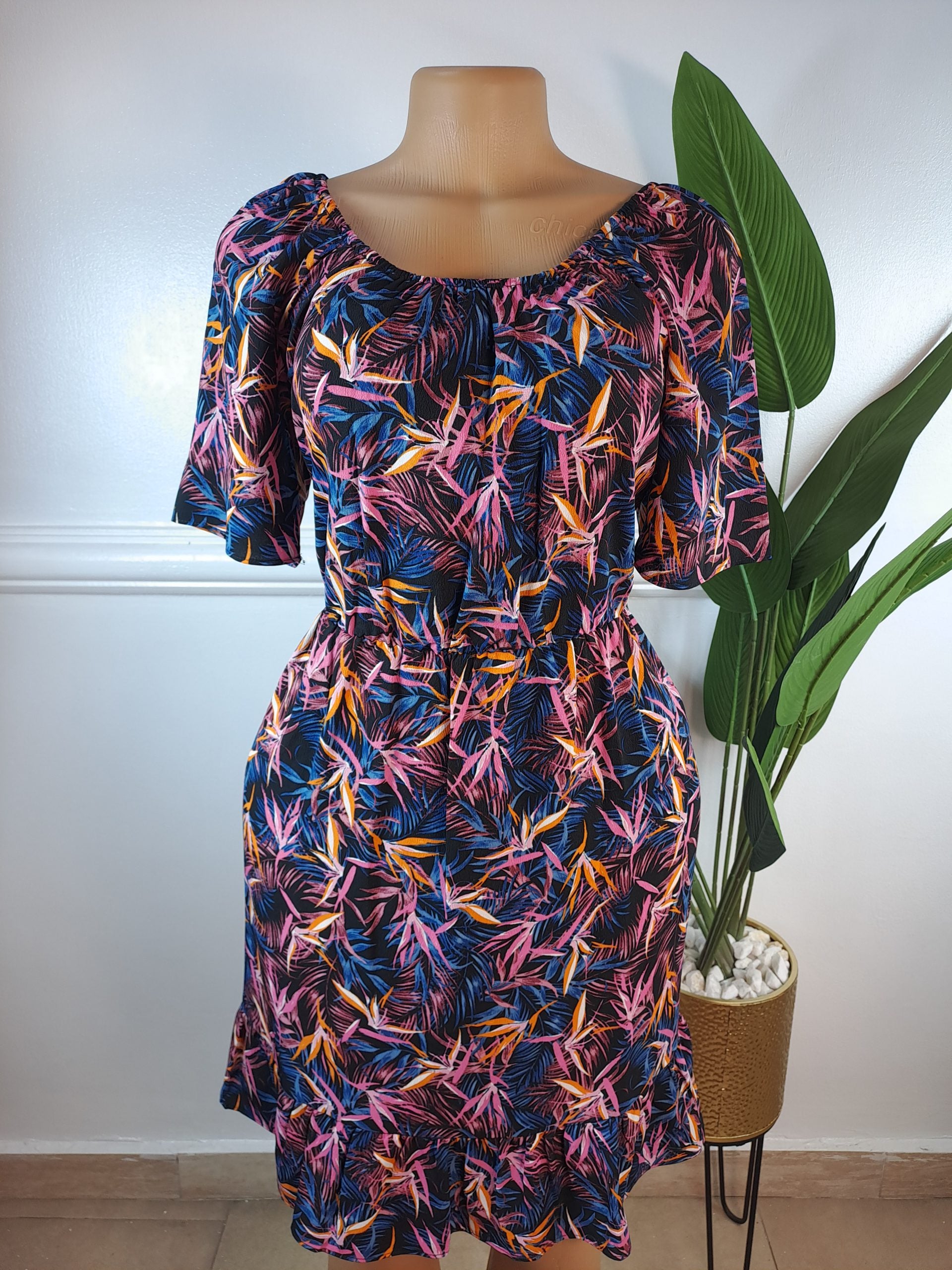 DUNNES UK 10 image 0