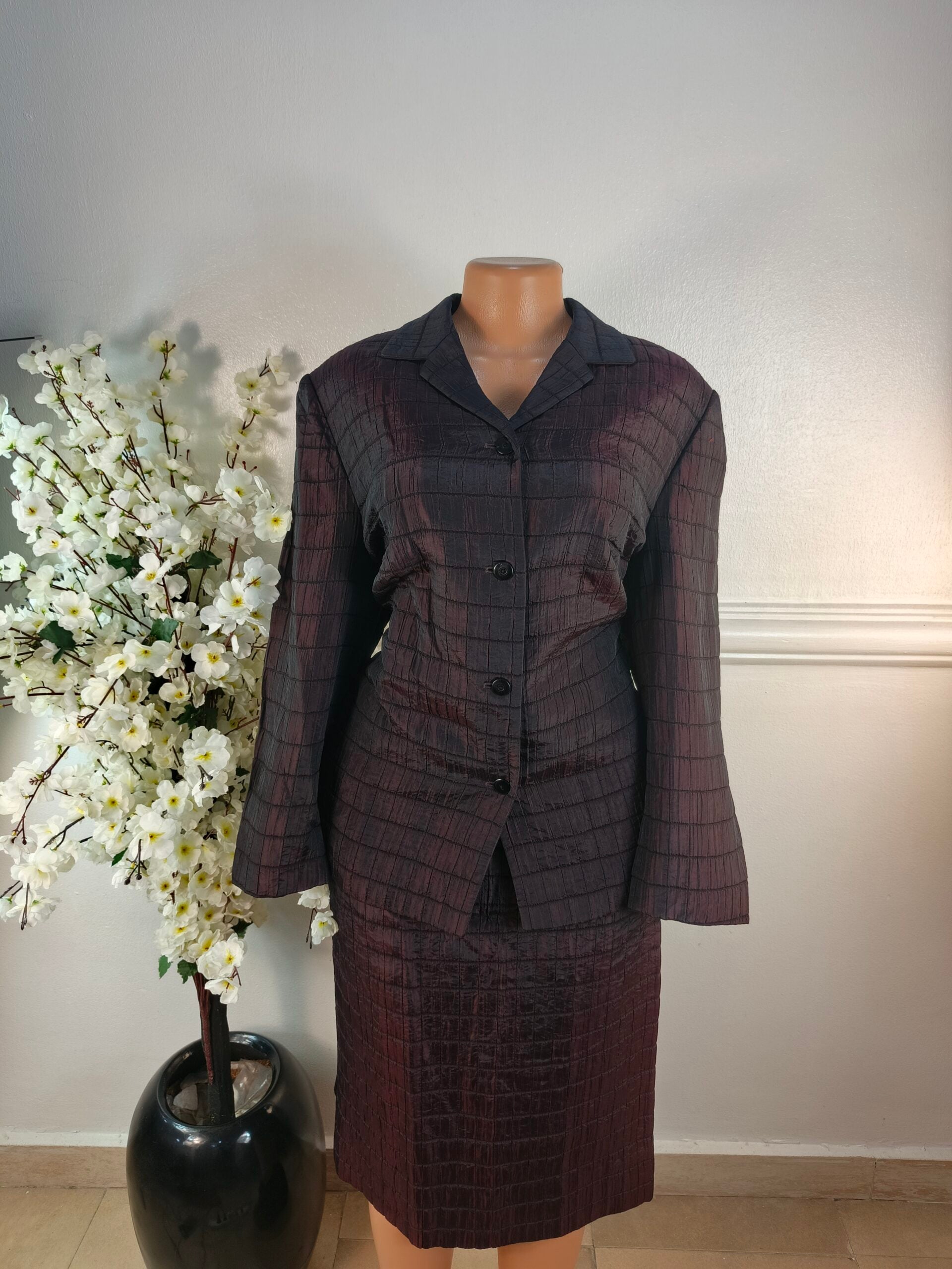 GERRY WEBER UK SIZE 16 [LENGTH 28 INCHES, WINE, TWO PIECE] image 0