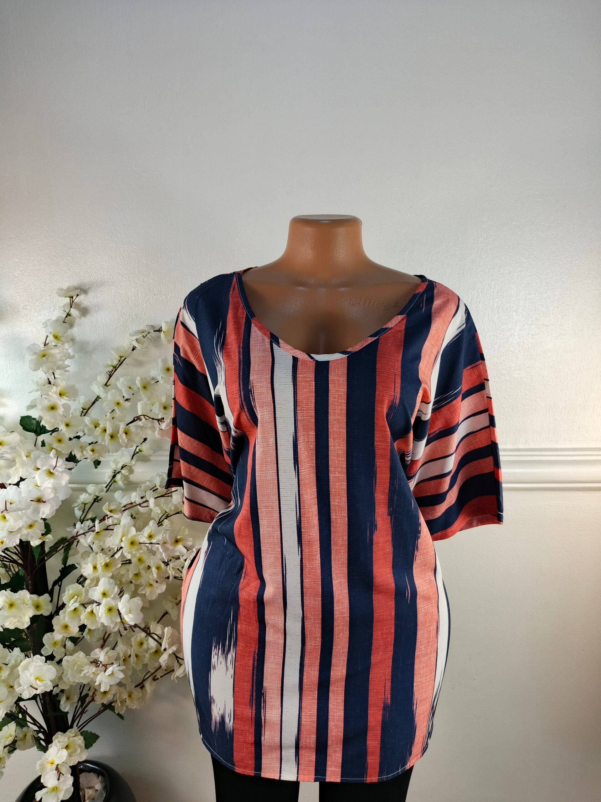 TOP UK SIZE 24 image 0