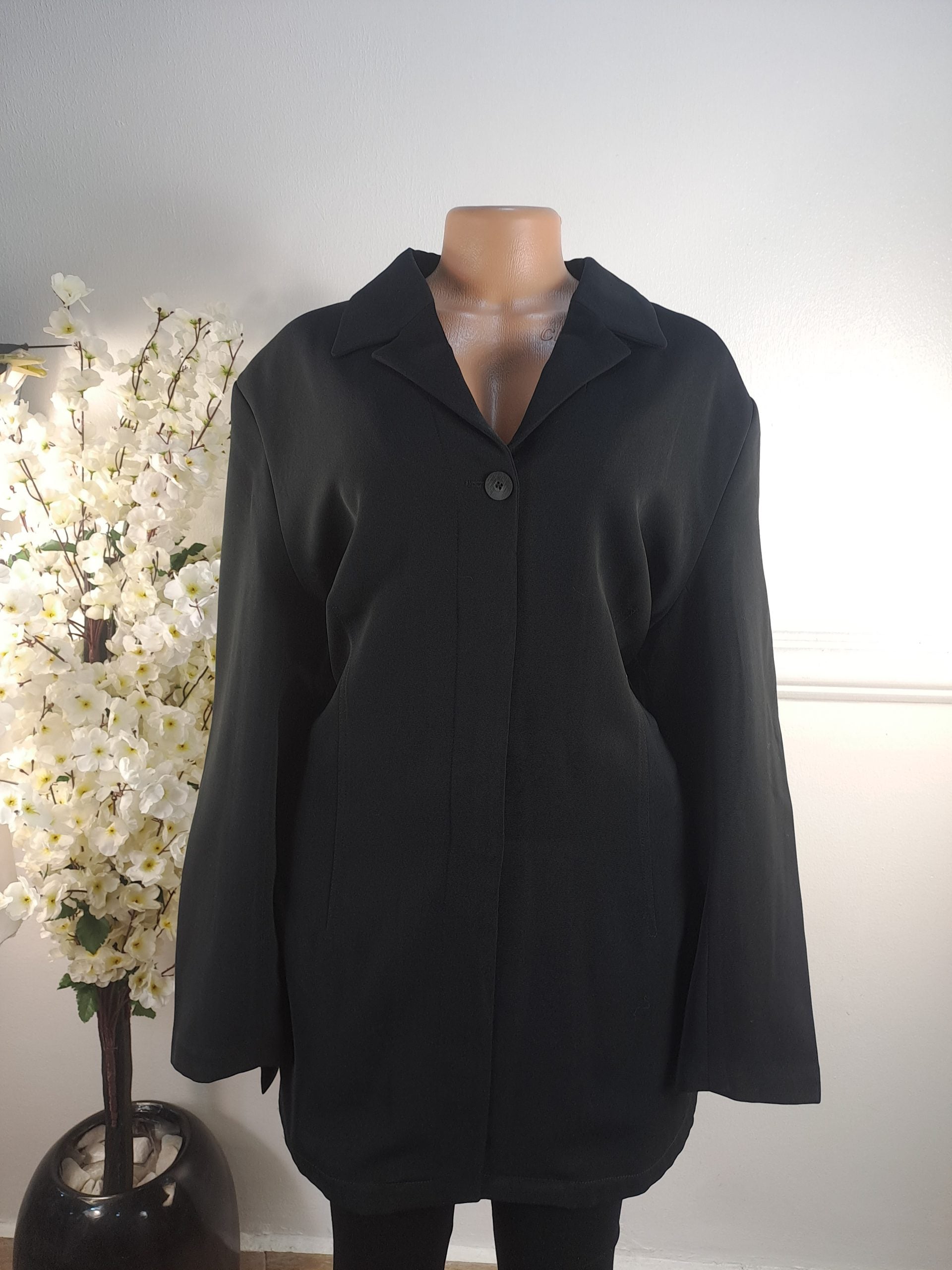 WARDROBES UK SIZE 20 [LENGHT 35 INCHES] image 0