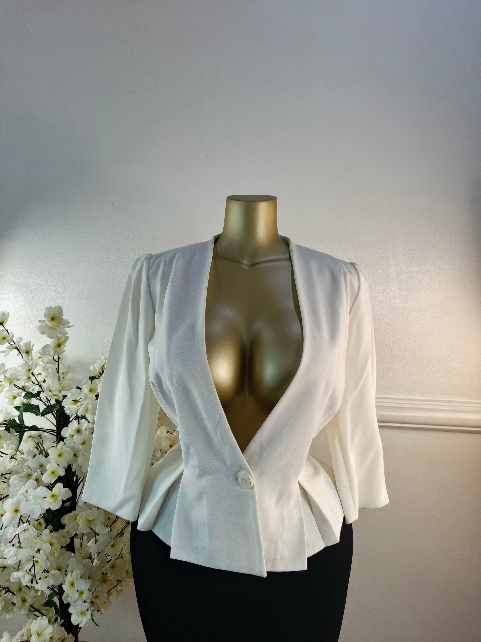 BLAZER UK SIZE 14 [LENGTH 24 INCHES, WHITE] image 0