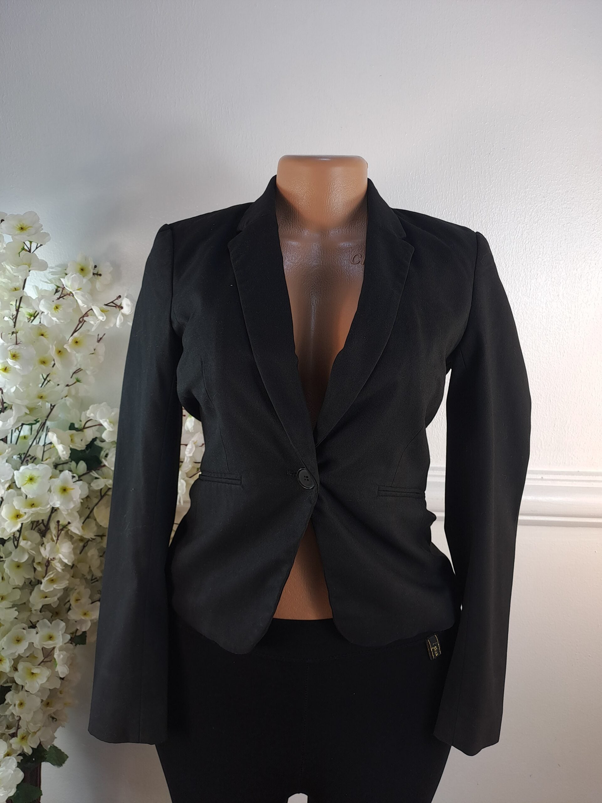 H&amp;M UK SIZE 6 [LENGTH 22 INCHES, BLACK] image 0