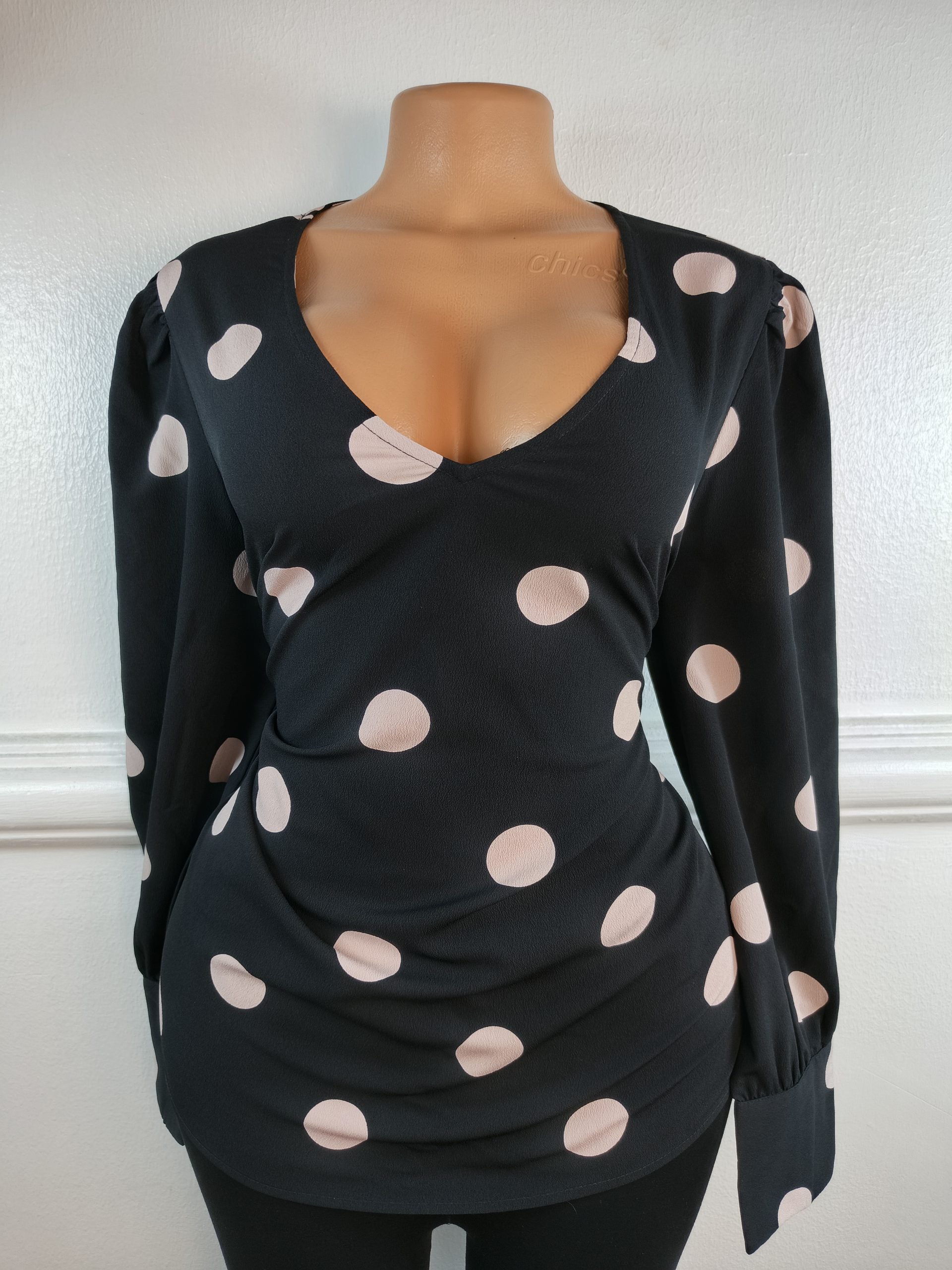 CAPSULE UK 18 image 0