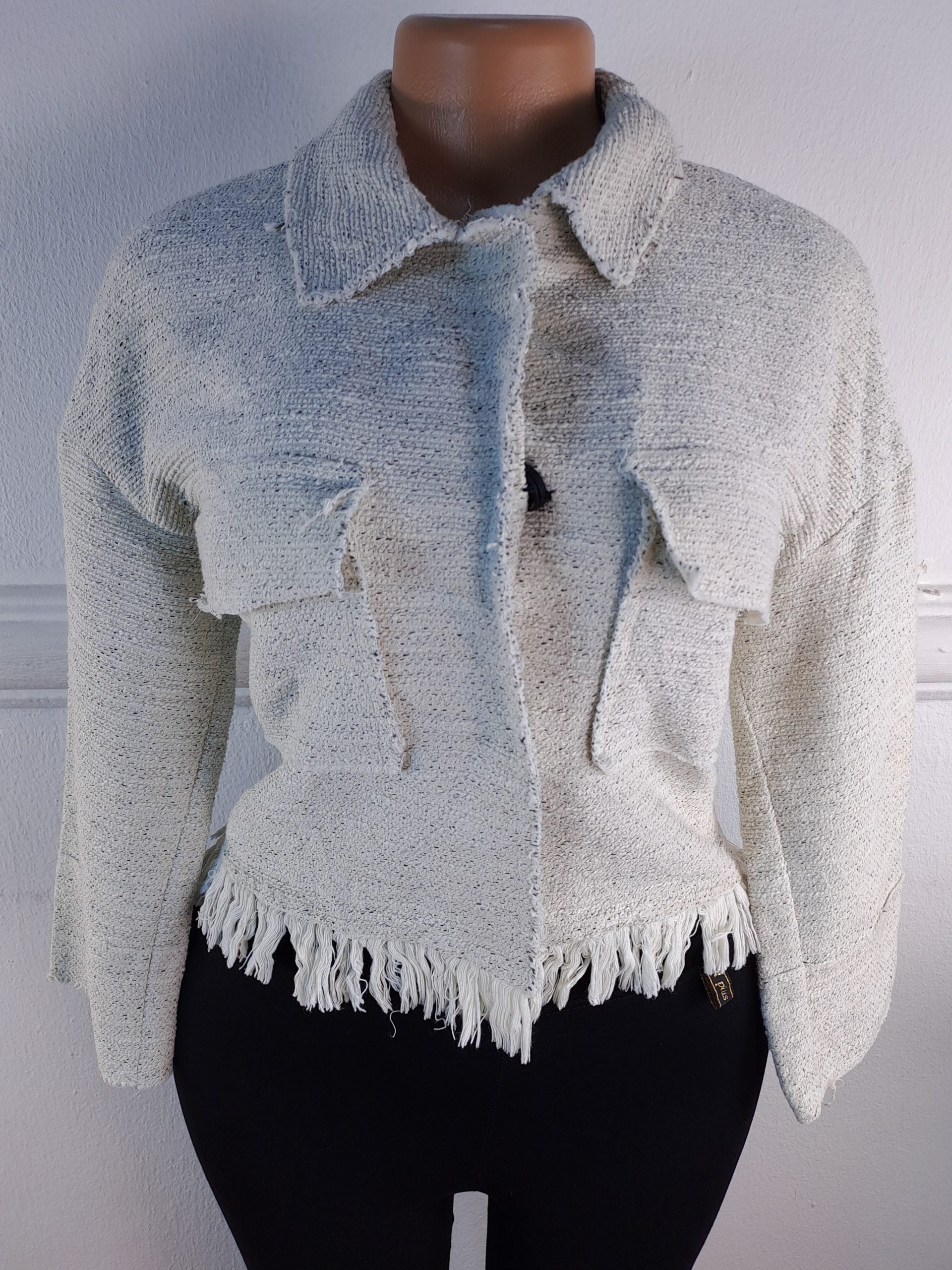 MNG UK 10 image 0