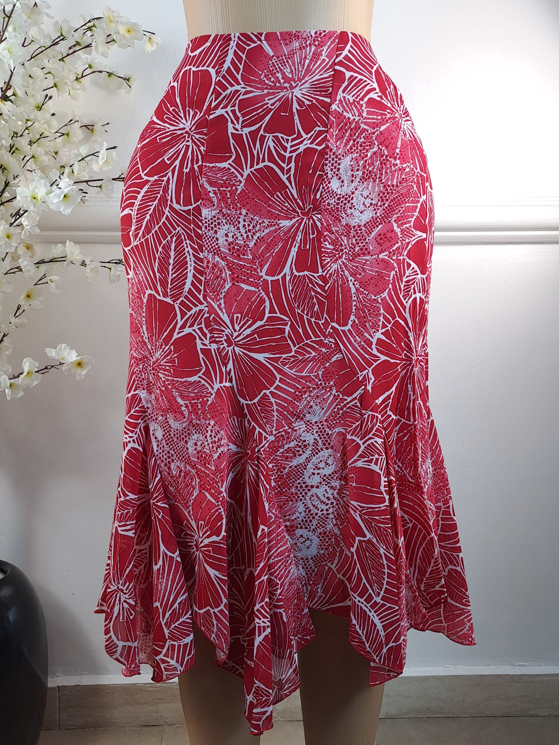 SKIRT UK 16, L-27 INCHES image 0