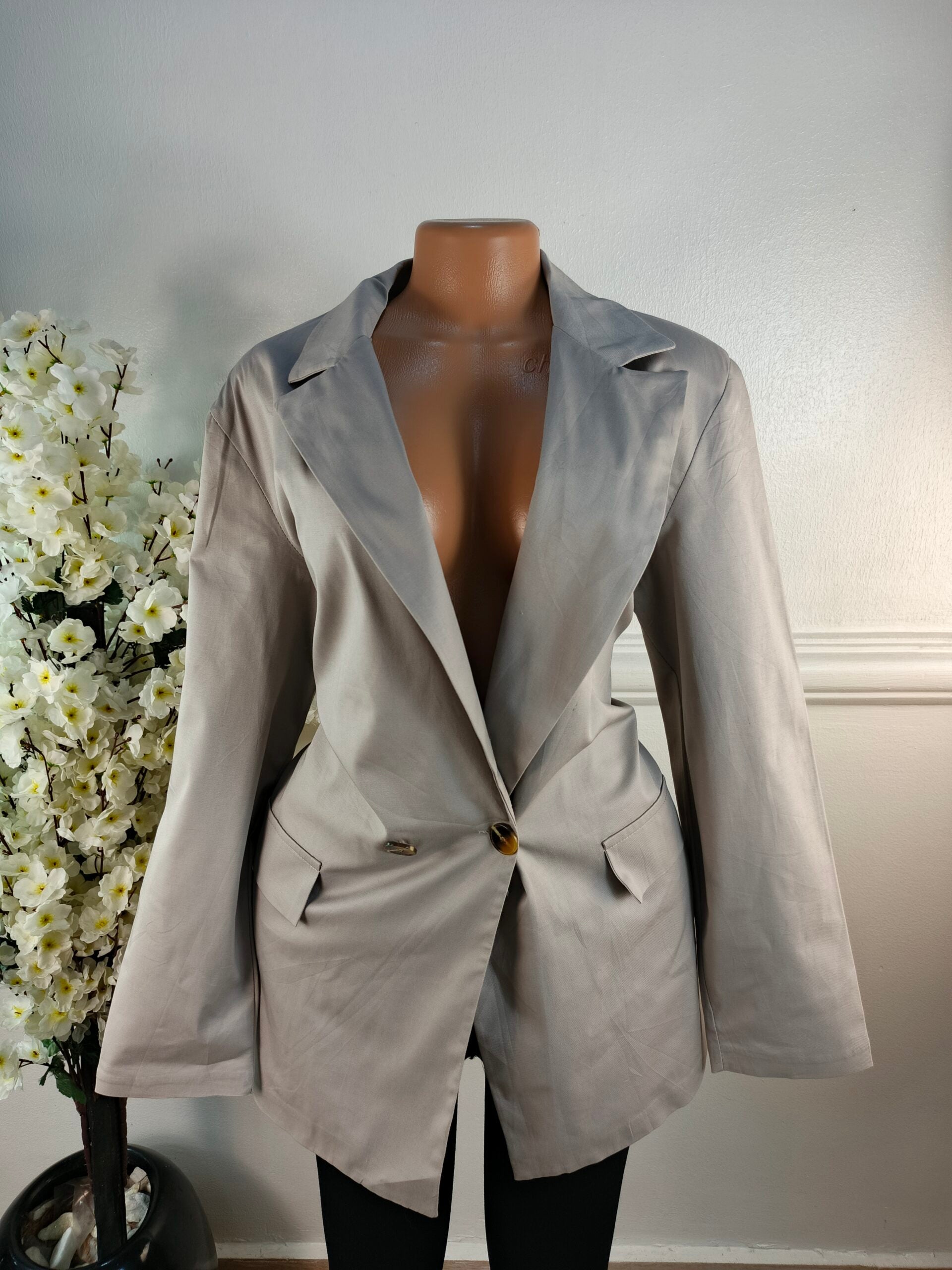 PRETTY LITTLETHING UK SIZE 16 [LENGTH 32 INCHES] image 0