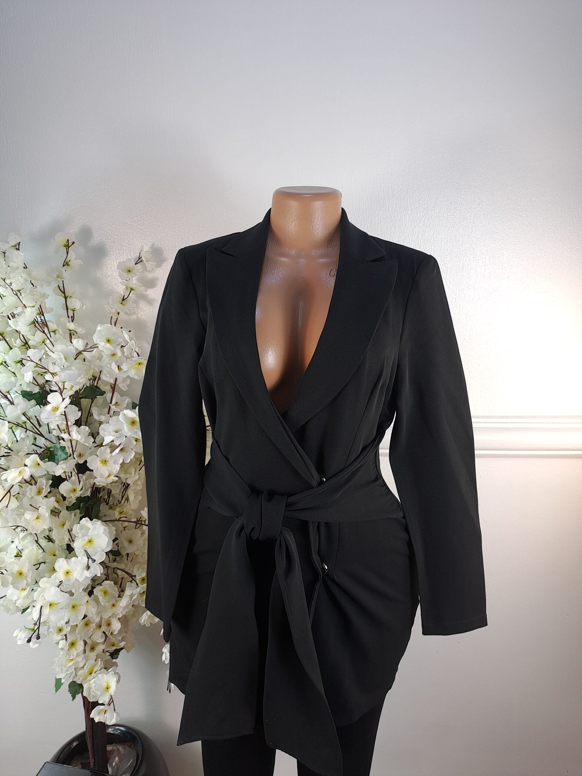 PRETTYLITTLETHING UK SIZE 10 [LENGTH 33 INCHES, BLACK] image 0