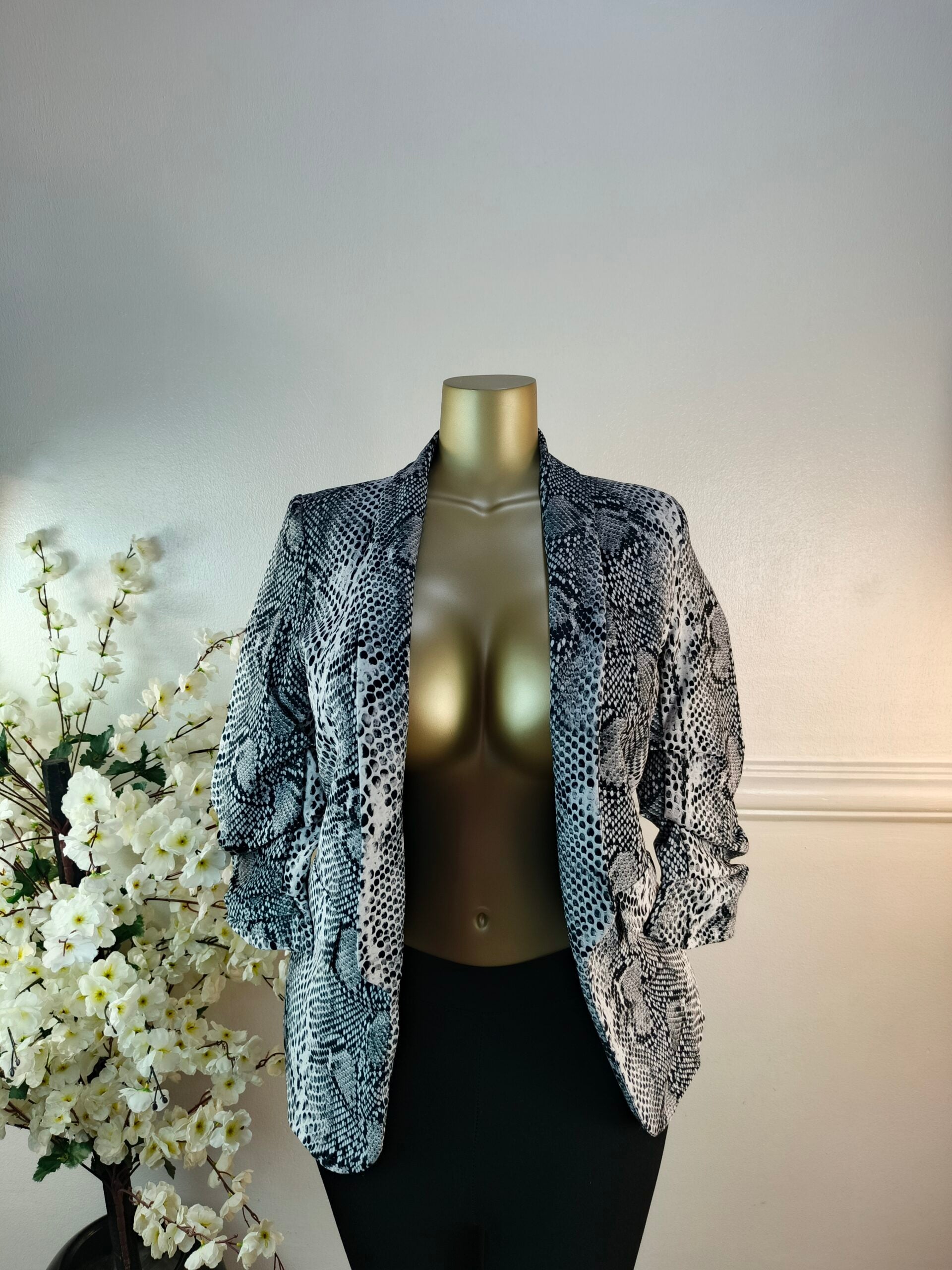 NEW COLLECTION UK SIZE 8 [LENGTH 28 INCHES] image 0