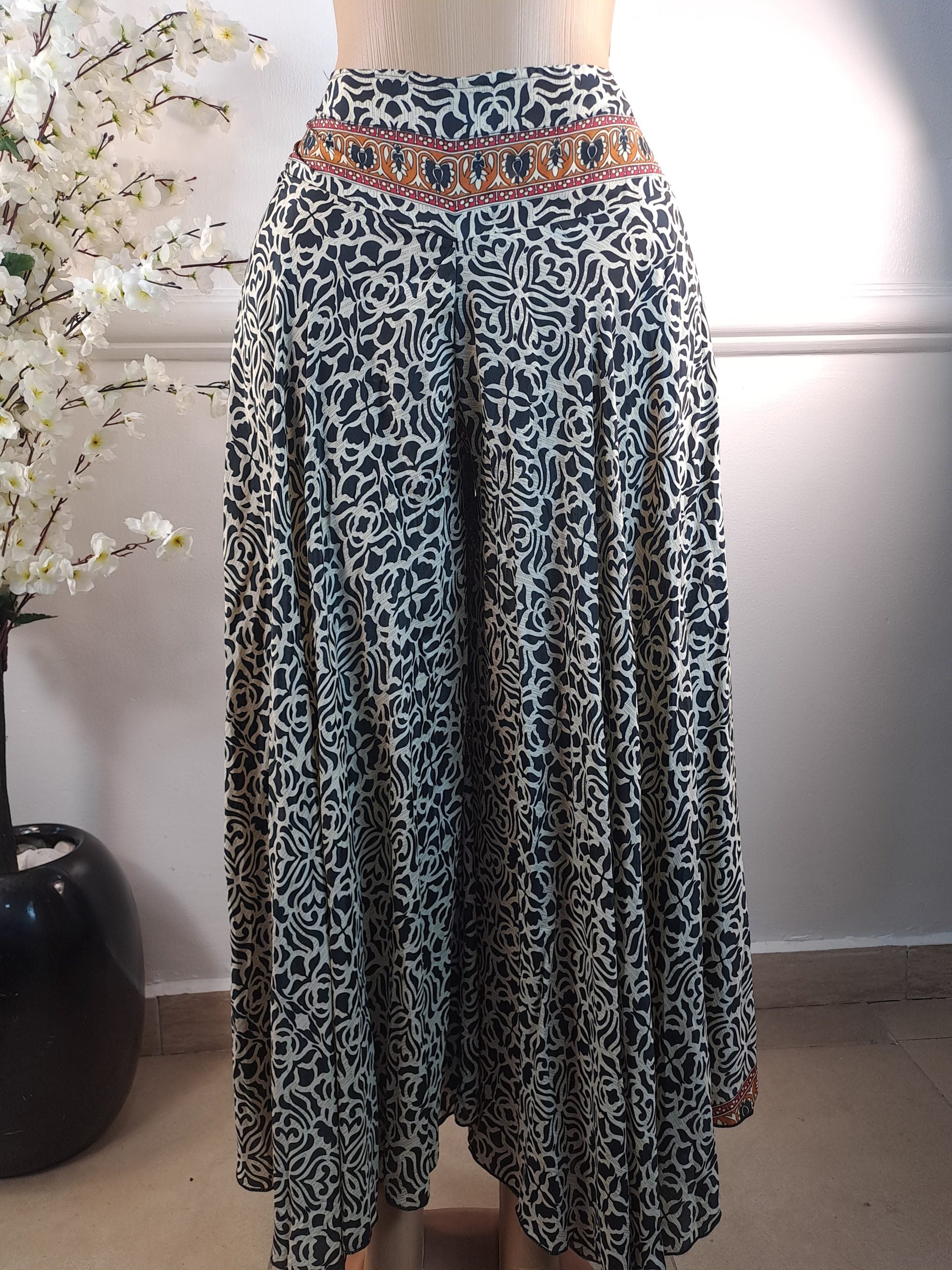 ATCHA BAZAR UK 8, L-37 INCHES image 0