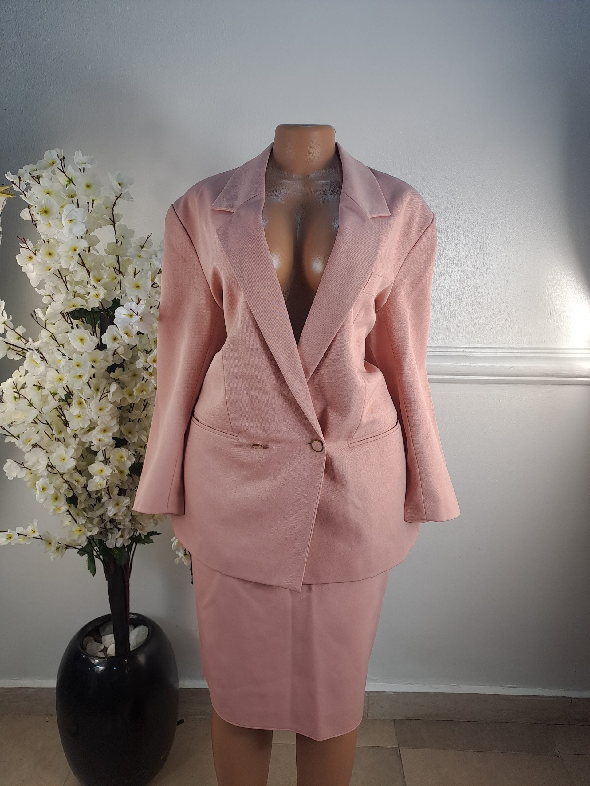 NICOL EXCLUSIVE UK SIZE 14 { TWO PIECE} PANT LENGTH-24 INCHES image 0