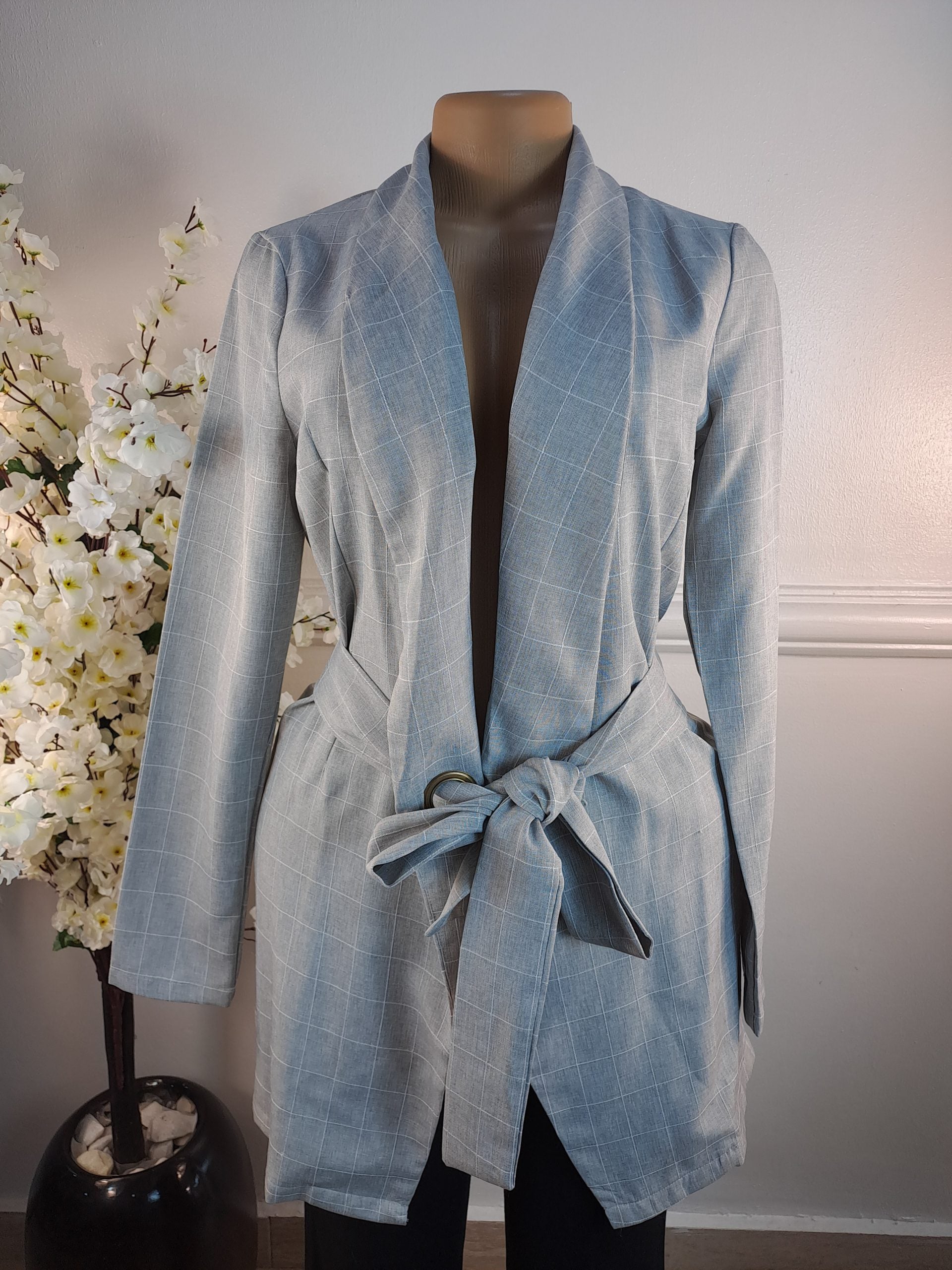 PRETTYLITTLETHING UK 6, L-34 INCHES image 0
