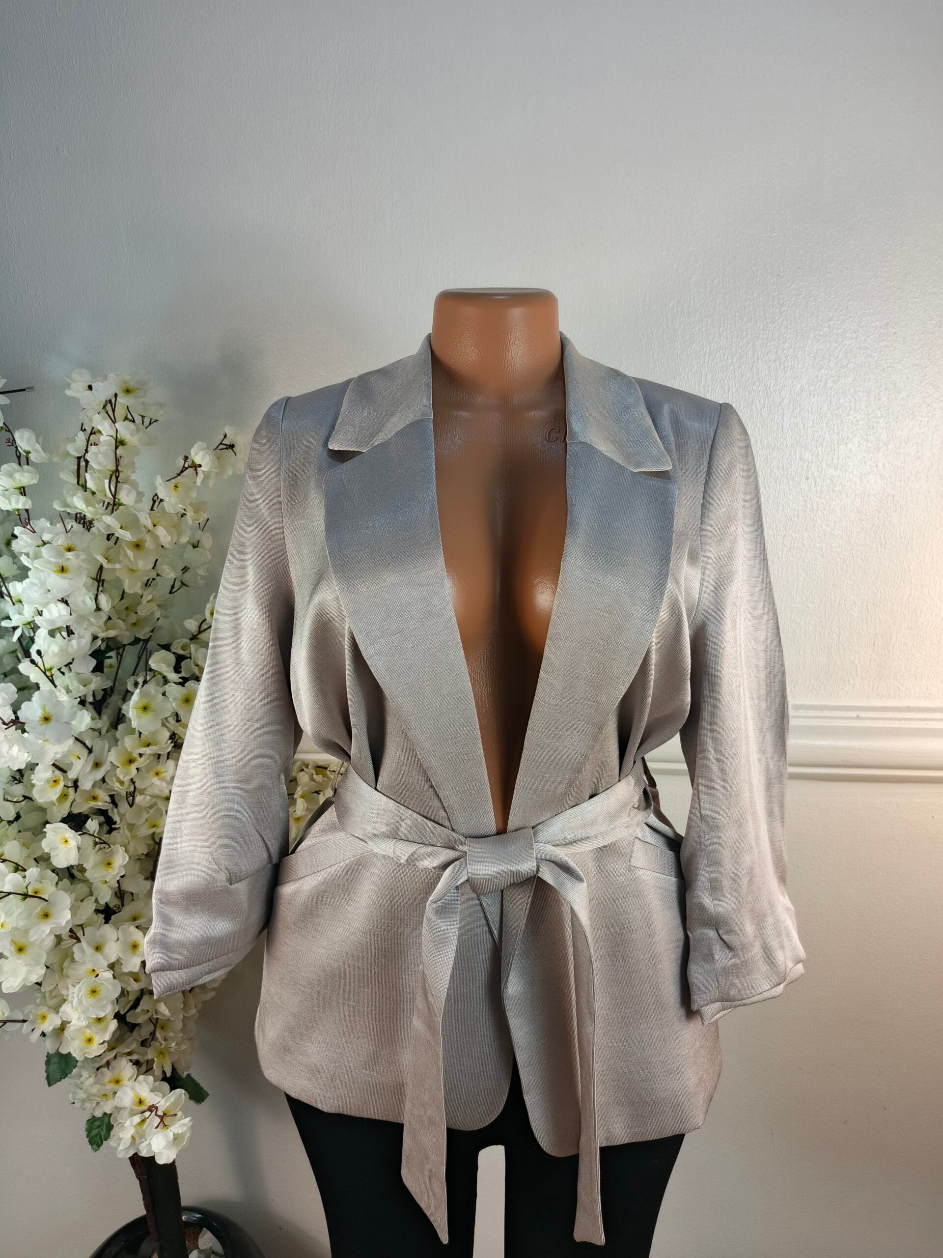 RIVER ISLAND UK SIZE 8 [LENGHT 28 INCHES, CHAMPAIGNE WHITE] image 0