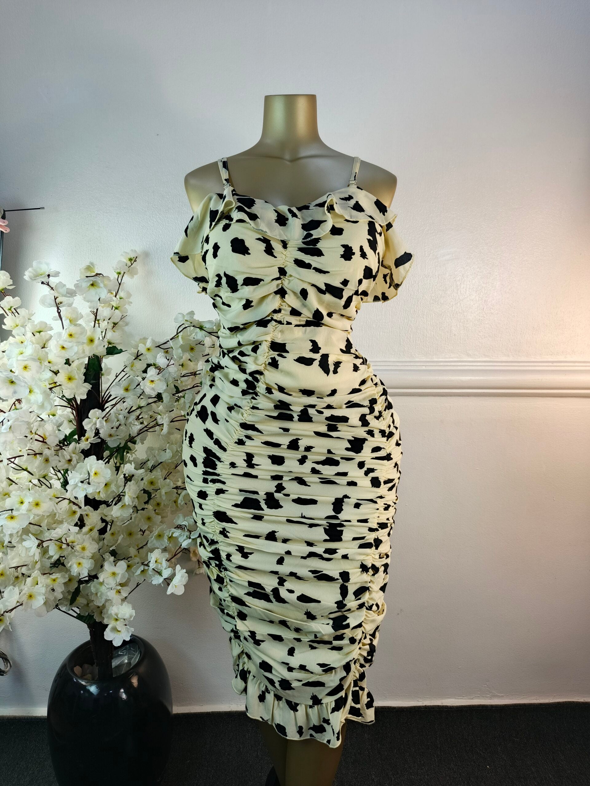 PRETTYLITTLETHING UK SIZE 8 [CREAM] image 0