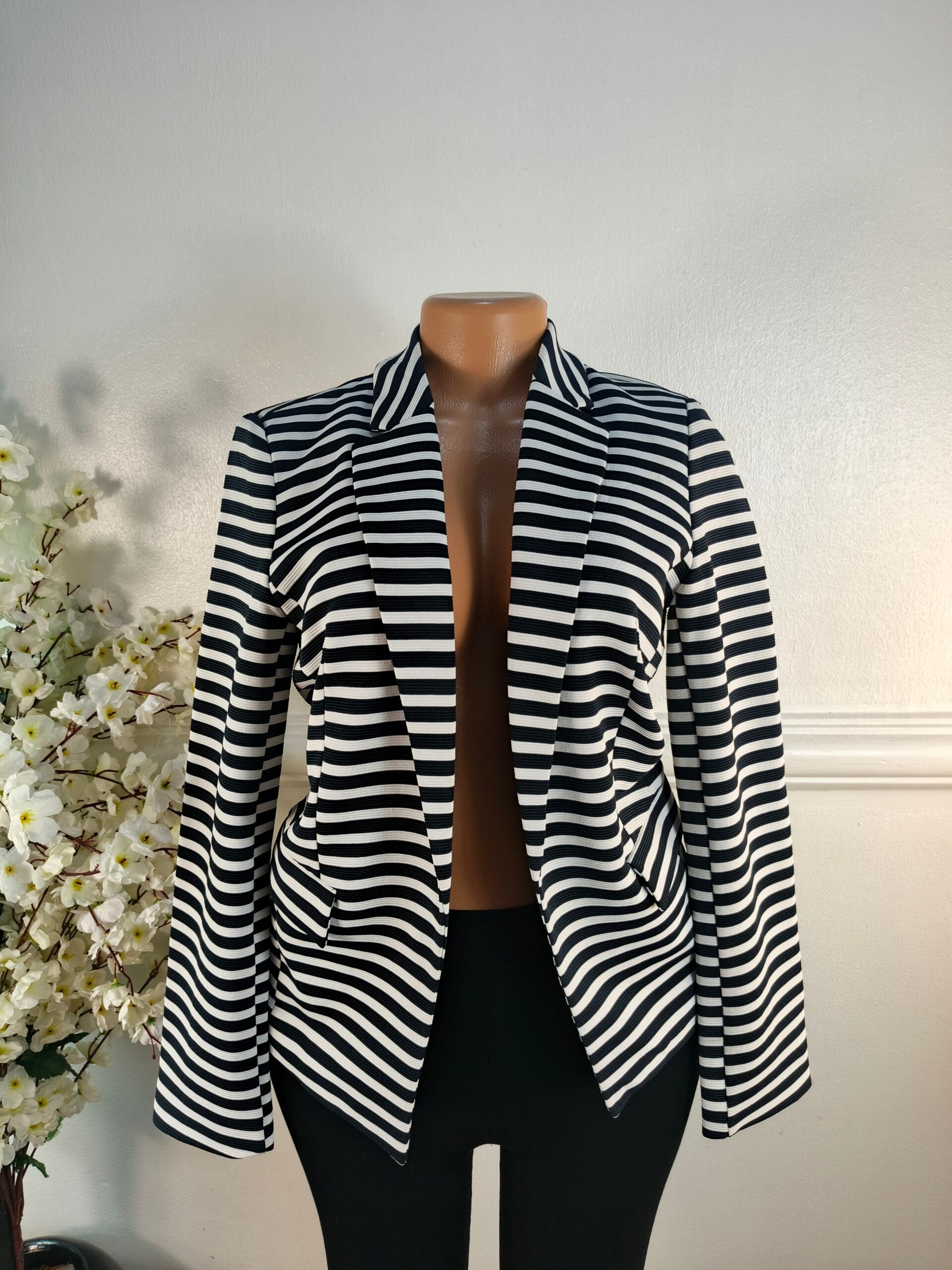 OASIS UK SIZE 8 [LENGTH 27 INCHES, BLACK &amp; WHITE] image 0