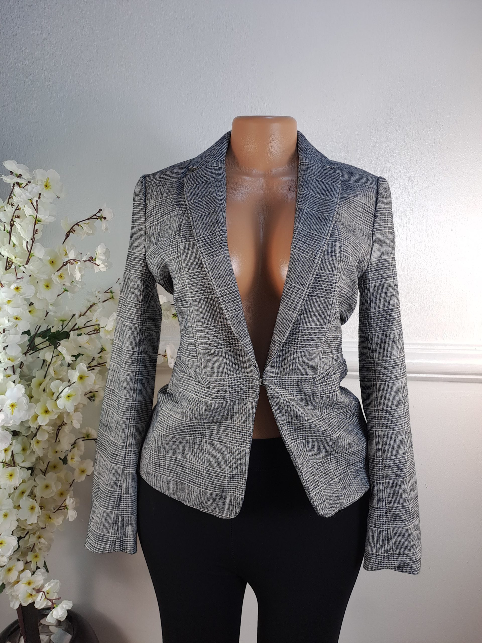 H&amp;M UK SIZE 8 [LENGHT 23 INCHES] image 0