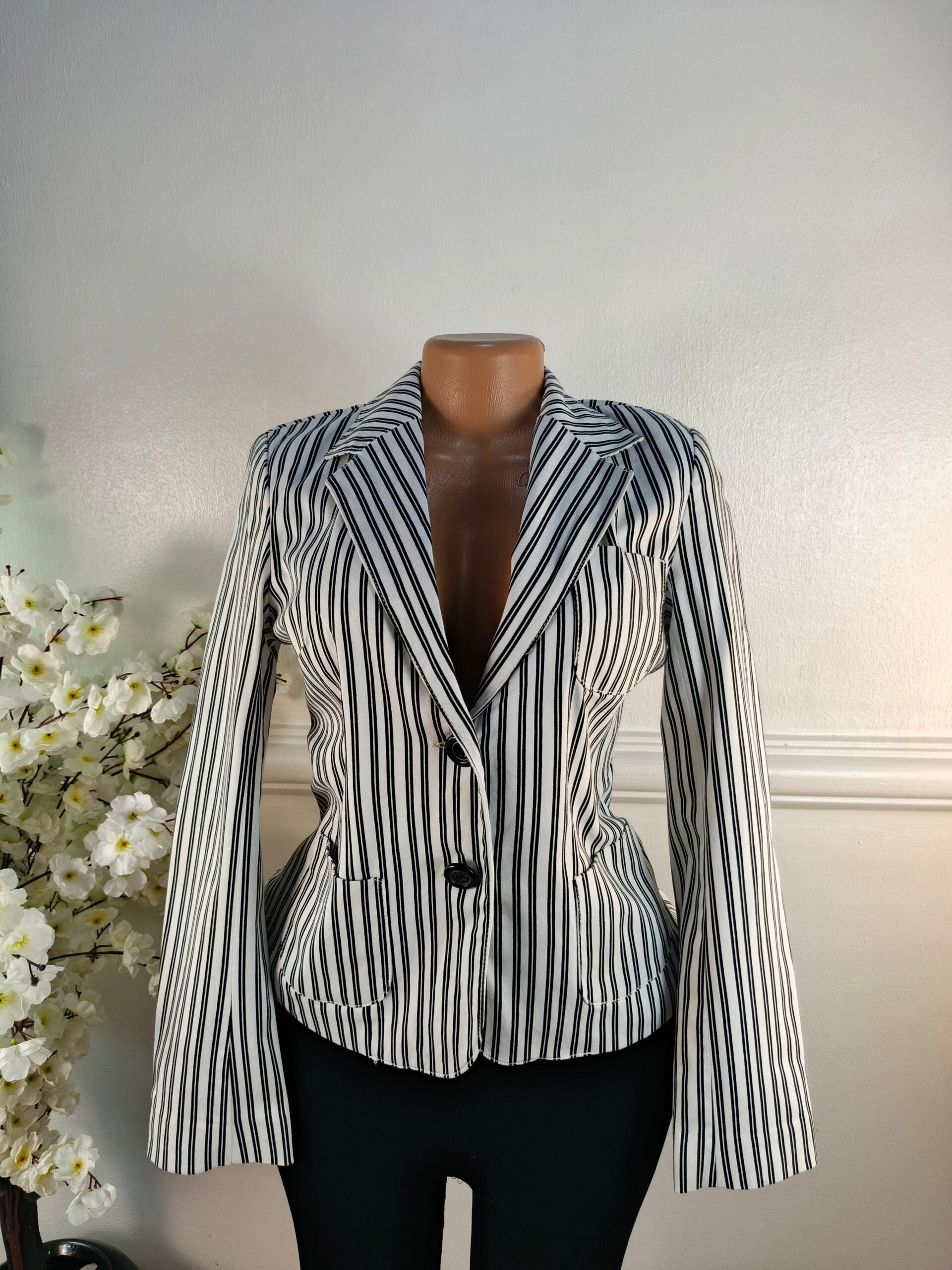 BLAZER UK SIZE 8 [LENGTH 24 INCHES, BLACK &amp; WHITE] image 0